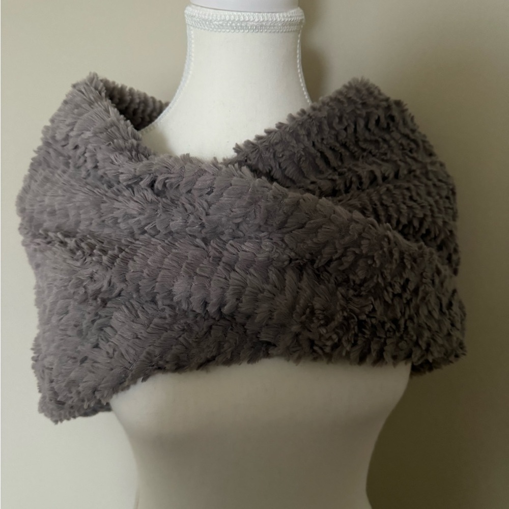 Cozy Gray Faux Fur Scarf